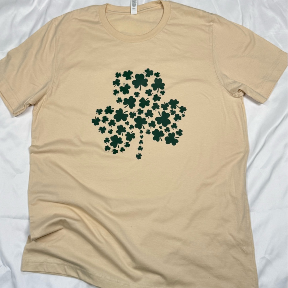 Shamrock Graphic Men's T-Shirt in Cream